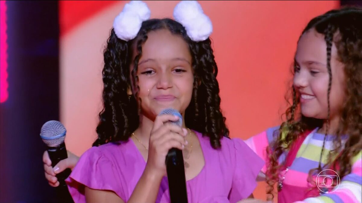 Elloá é escolhida por IZA para continuar no The Voice Kids 8