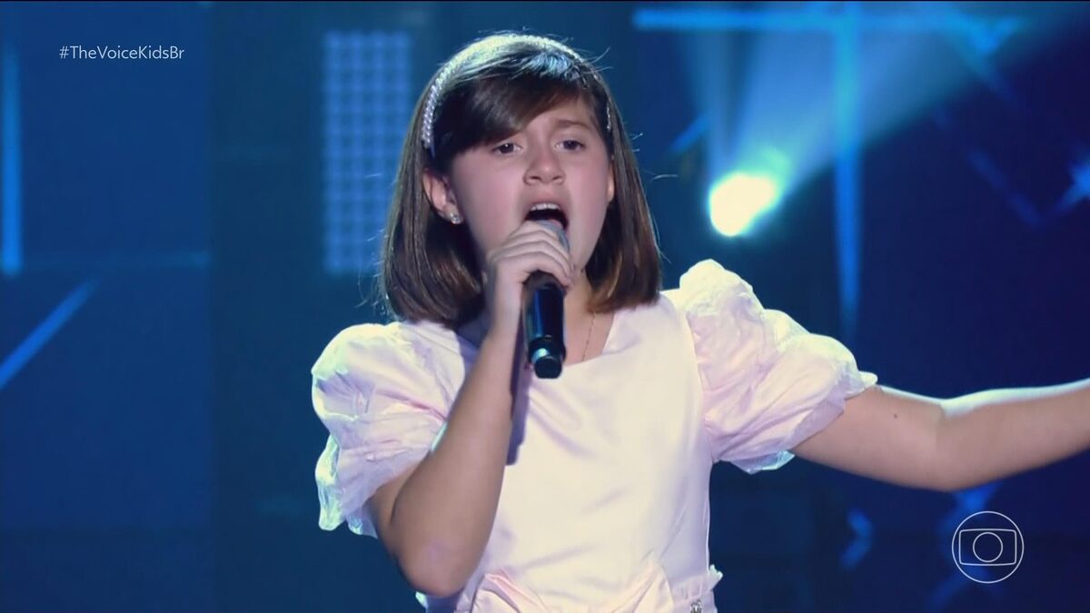 IZA Camargo canta Helo da Beyonce no palco do The Voice Kids 8