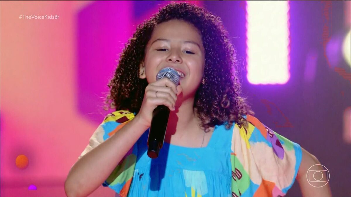 Lunna Beatriz canta Insensato Coração no The Voice Kids 8