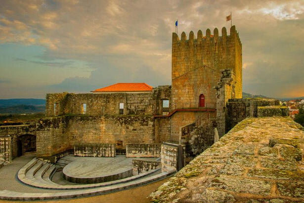 Trecho do Globo Repórter mostrando os castelos medievais de Belmonte, na Serra da Estrela, em Portugal