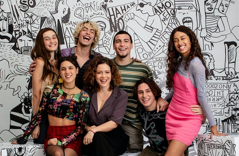 Leandra Leal com atores de A Vida Pela Frente, nova original do Globoplay