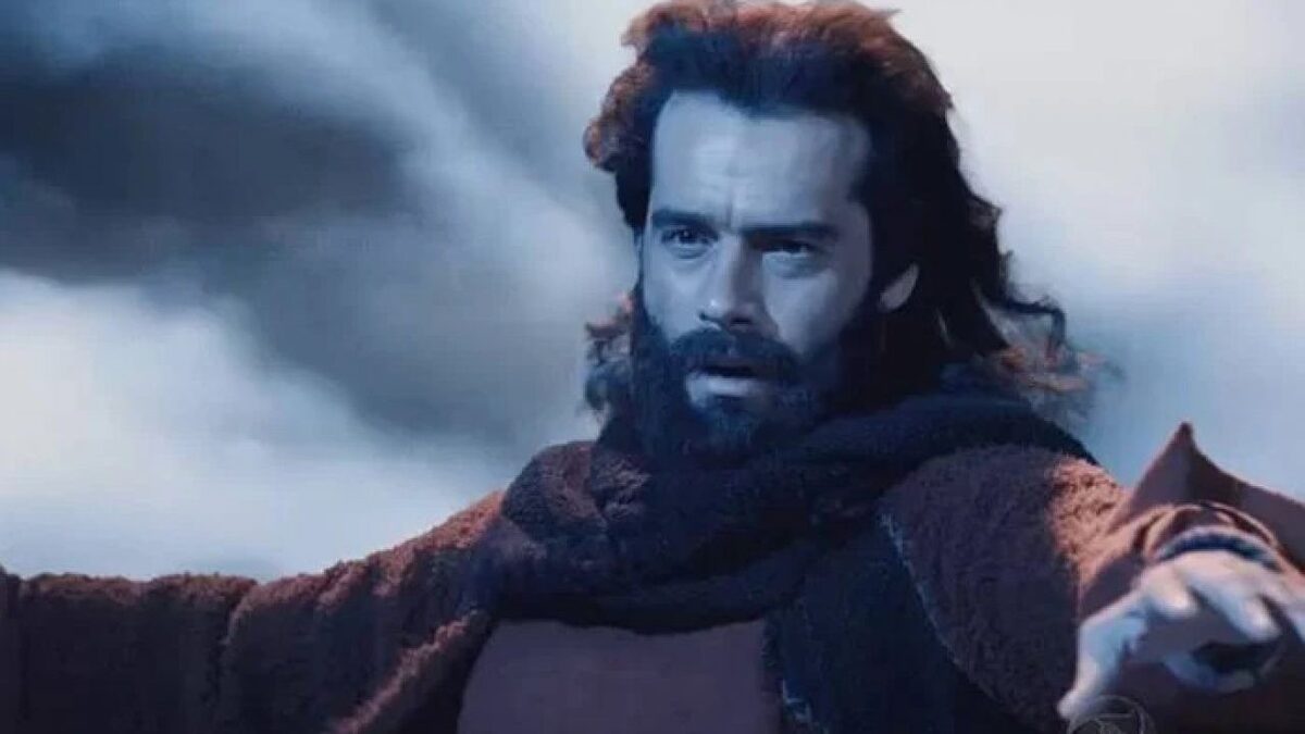 Guilherme Winter, como Moisés, abrindo o Mar Vermelho na novela Os Dez Mandamentos