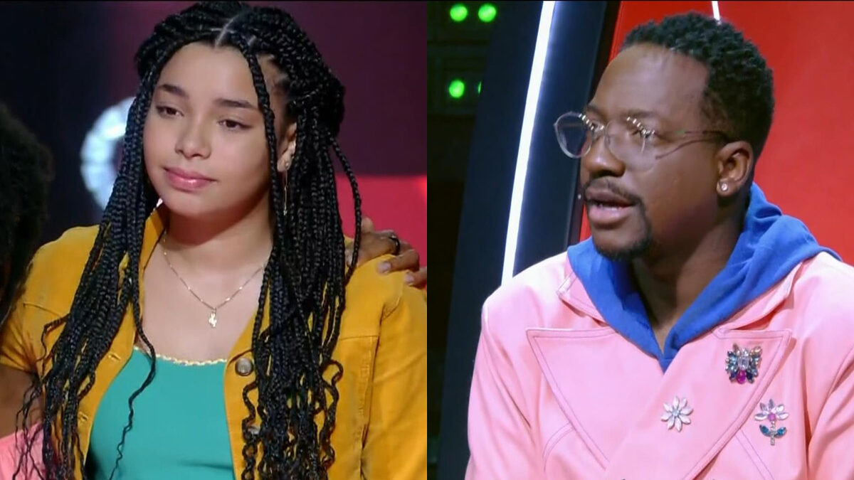 Montagem com Clara Castro abraçando Alicia. Do outro lado, Mumuzinho explica sua escolha no The Voice Kids 8