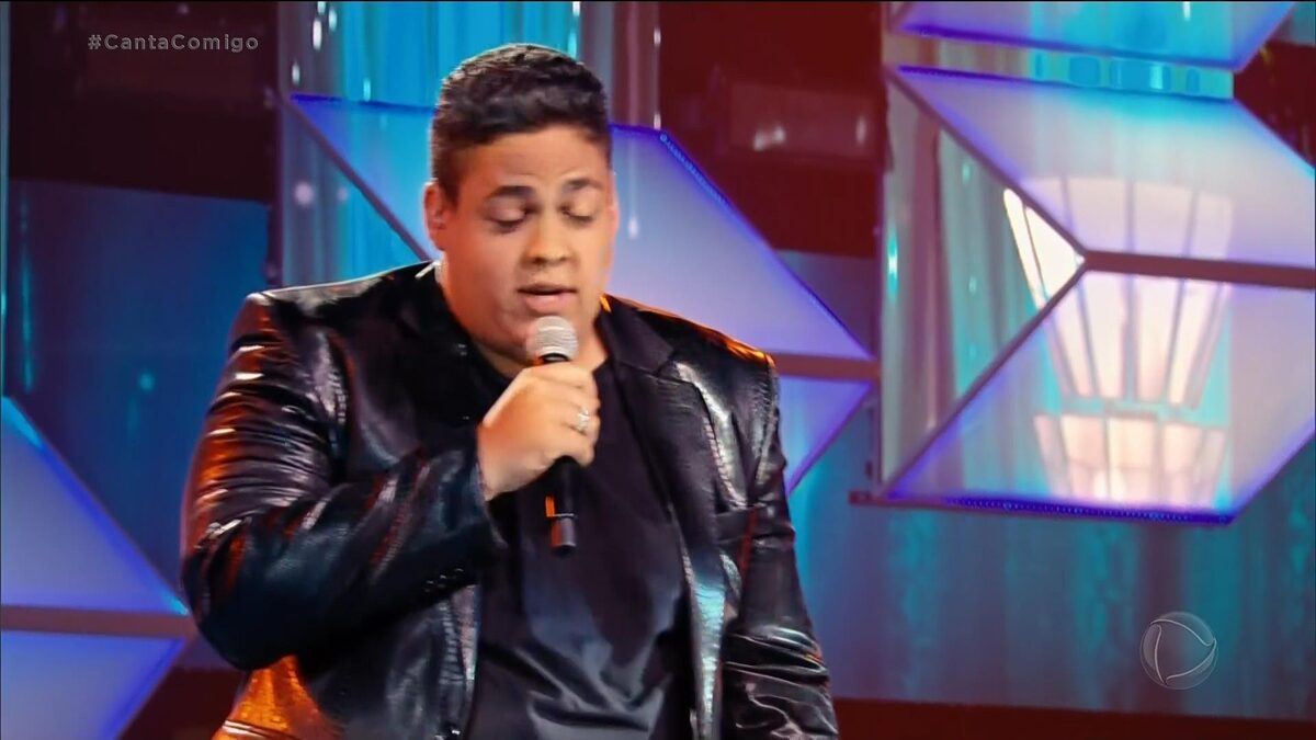 Samuca canta Tudo Passará no duelo final do Canta Comigo 5