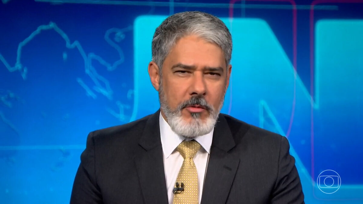 William Bonner na bancada do Jornal Nacional