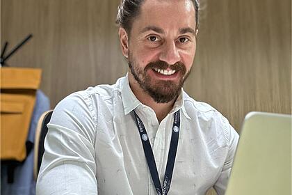Gustavo Orlandi sorrindo. Diretor de jornalismo da Record TV Itapoan foi demitido