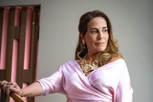 Gloria Pires como Irene em Terra e Paixão. Atriz decide não renovar com a Globo