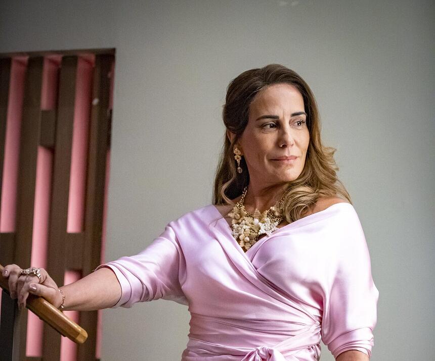 Gloria Pires como Irene em Terra e Paixão. Atriz decide não renovar com a Globo