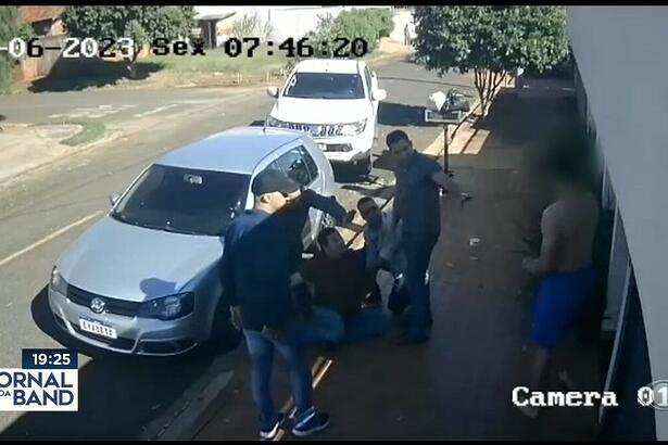 Jornalista é agredido na frente de sua casa | Imagem: Reprodução/Band