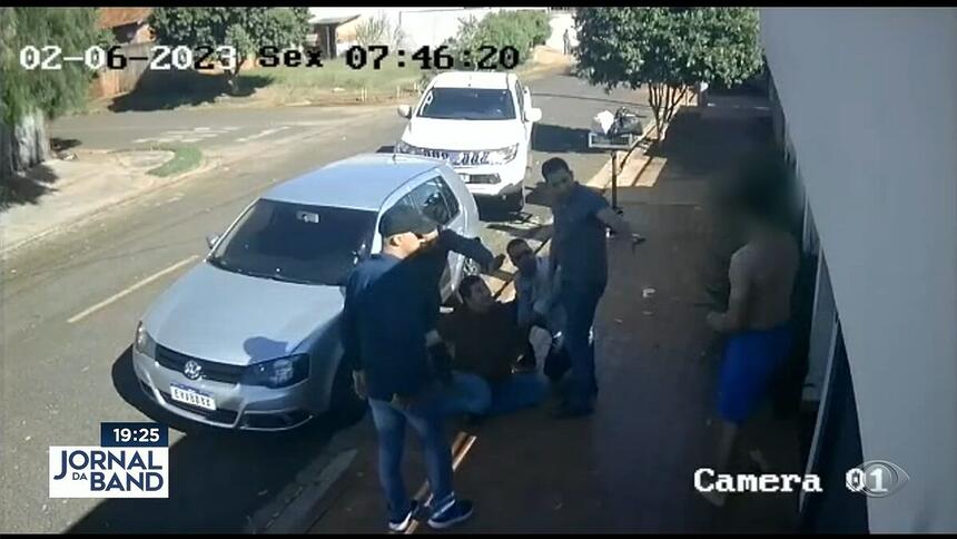 Jornalista é agredido na frente de sua casa | Imagem: Reprodução/Band