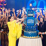 Patrícia Abravanel corta o bolo de aniversário dos 60 anos do Programa Silvio Santos