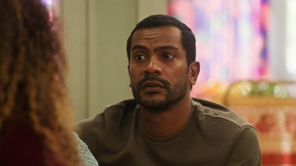 Sol (Sheron Menezzes) conta sonho para Ben (Samuel de Assis) em cena de Vai na Fé nesta quinta-feira, 29/06/2023