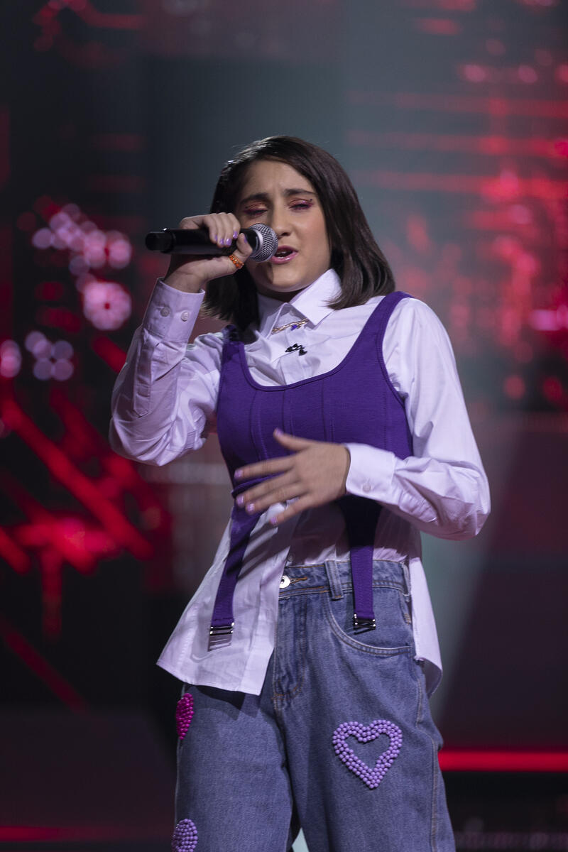 Bianca Bam se apresentando no Canta Comigo Teen 4