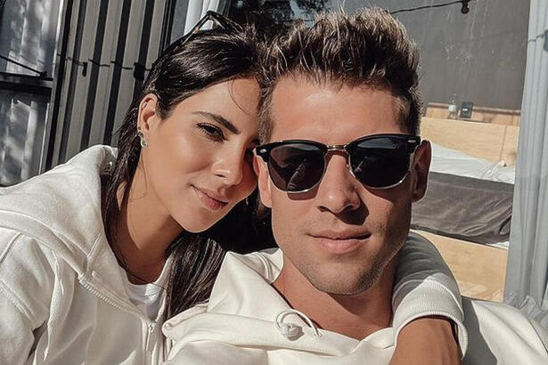 Cristian Vanelli e Dandara Costa em foto posada juntos