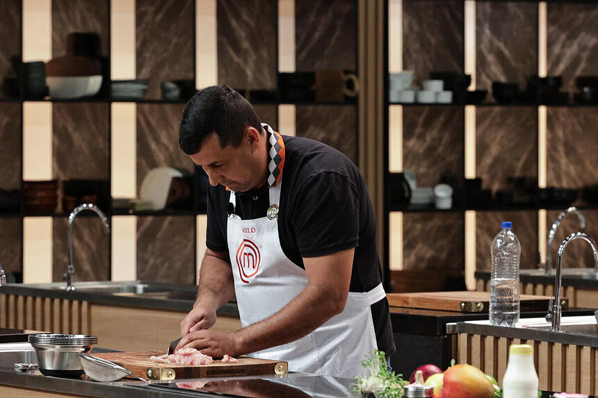 Danilo venceu repescagem e voltou ao MasterChef Brasil 10