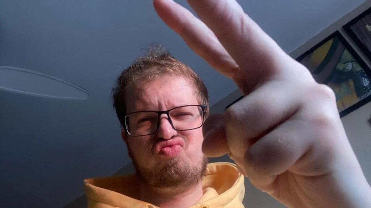 Fernando Mais passa a ter livro mais lido após polêmica com fetiche