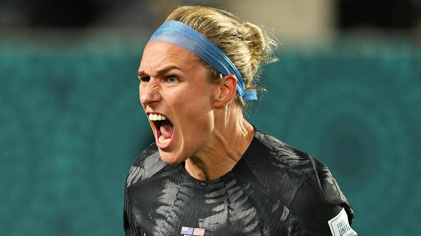 Hannah Wilkinson comemorando um gol pela Nova Zelândia na Copa do Mundo Feminina