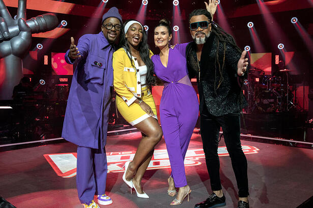 Mumuzinho, IZA, Fátima Bernardes e Carlinhos Brown no estúdio do The Voice Kids