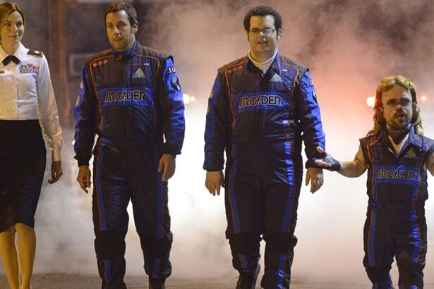 Adam Sandler, Michelle Monaghan e Kevin James em trecho do filme Pixels