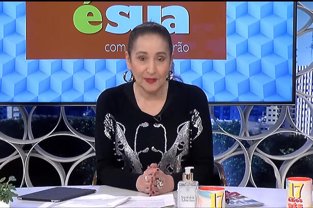 Sonia Abrão em trecho de comentário na bancada do A Tarde é Sua