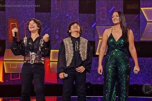 Miguel Piemonte e Nycolas e Santyago e Agatha no encerramento da estreia do Canta Comigo Teen 4