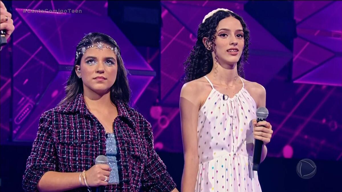 Mayra e Regina duelam no Canta Comigo Teen 