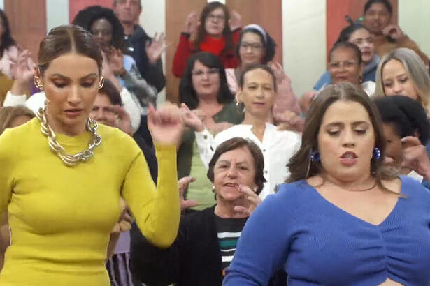 Patrícia Poeta e Tati Machado dançando no Encontro