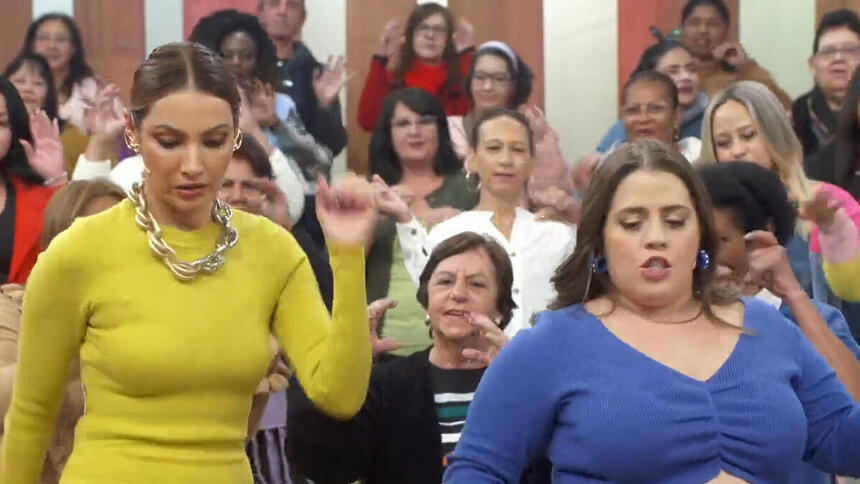 Patrícia Poeta e Tati Machado dançando no Encontro