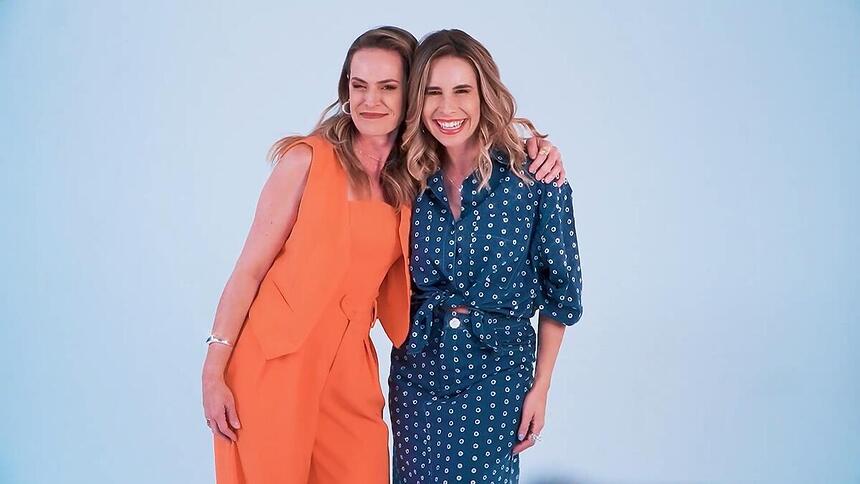 Regiane Tápias e Pamela Domingues se abraçam em chamada do novo Mulheres na TV Gazeta