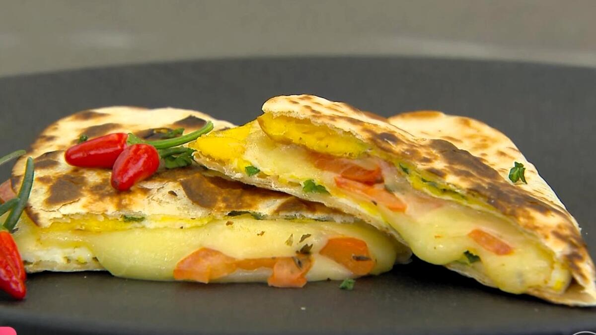 Wrap de frigideira, um pão com ovo, já pronto no cenário do Mais Você