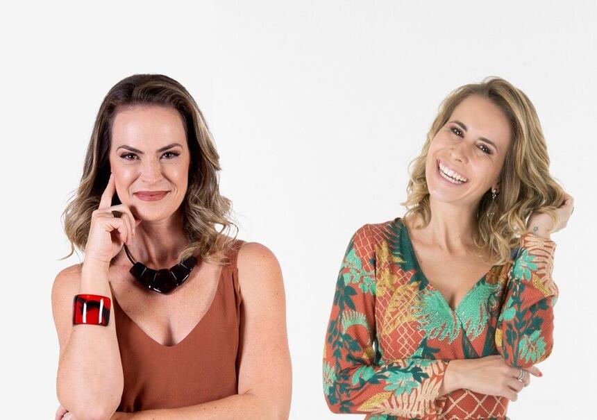 Regiane Tápias e Pamela Domingues sorrindo em foto de divulgação do novo Mulheres