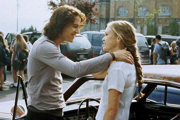 Heath Ledger e Julia Stiles em trecho do filme 10 Coisas Que Eu Odeio Em Você