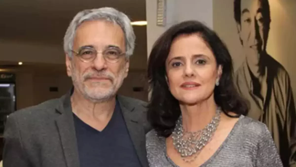 Aderbal Freire Filho e Marieta Severo posando juntos