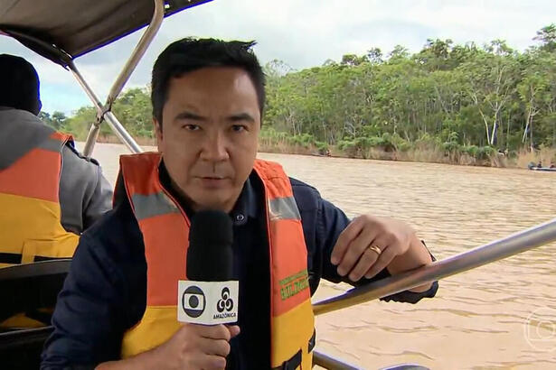 Alexandre Hissayassu durante a cobertura para o Jornal Nacional na Amazônia