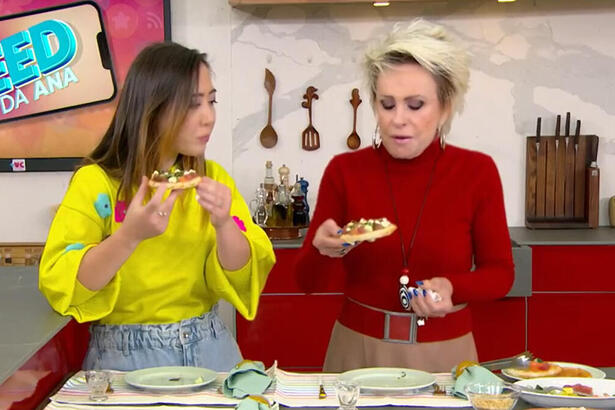 Ana Maria Braga e Ju Massaoka provando uma receita na cozinha do Mais Você