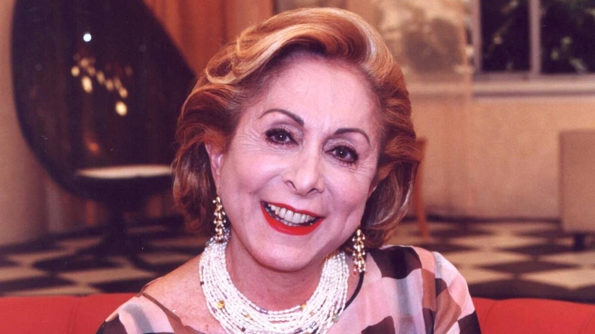 Aracy Balabanian em foto posada nos bastidores de uma novela