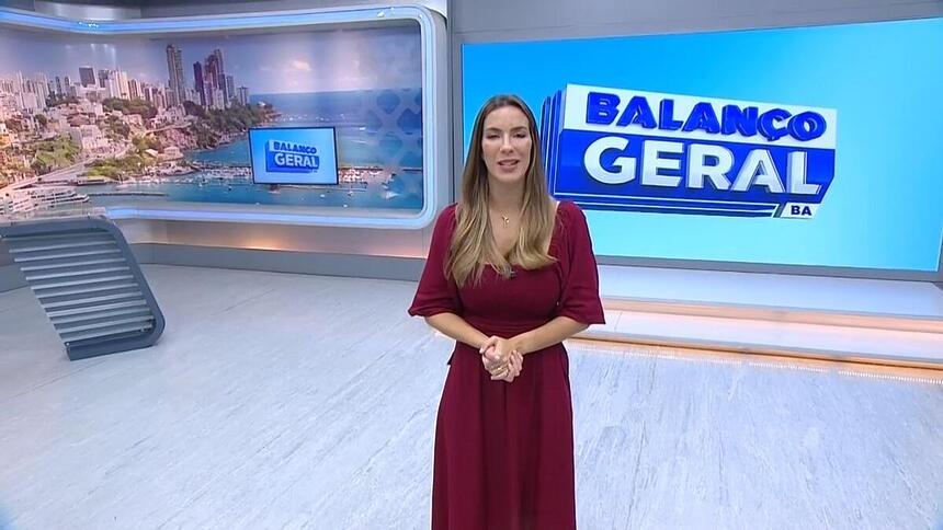 Jessica Smetak no centro do cenário do Balanço Geral BA da Record TV Itapoan