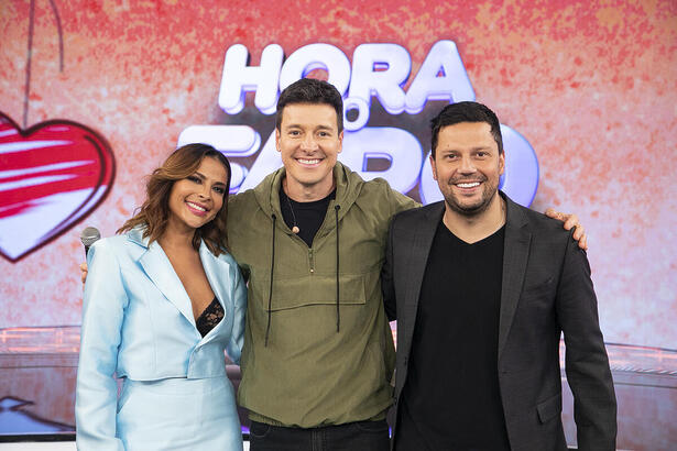 Gyselle Soares, Rodrigo Faro e Thiago Servo no palco do Hora do Faro