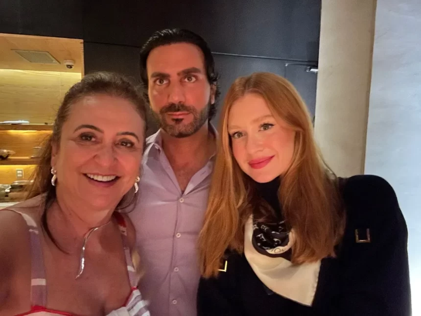 Marina Ruy Barbosa Karia Abreu e Abdul Fares durante jantar