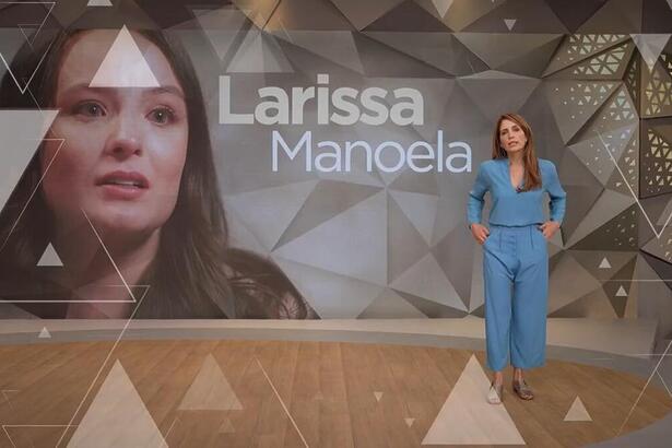 Arte com o rosto de nome de Larissa de Manoela no telão do Fantástico