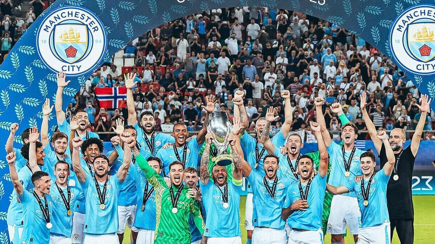 Jogadores do Manchester City comemorando o título da Supercopa da UEFA