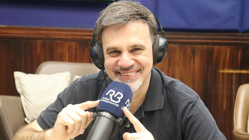 Mauro Beting em trecho de um programa na Rádio Bandeirantes