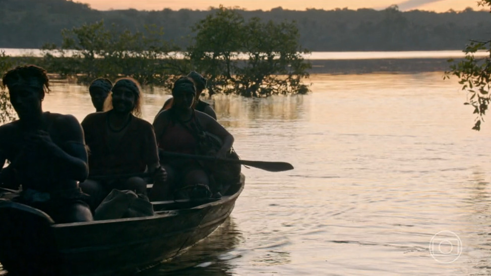 participantes do no limite no barco voltando pro acampamento