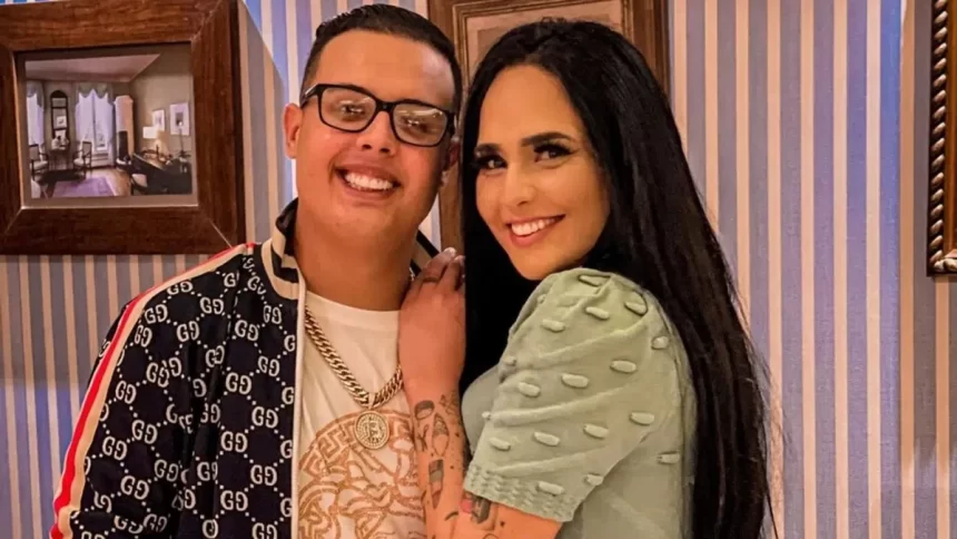 Perlla e Patrick Abrahão em foto posada juntos