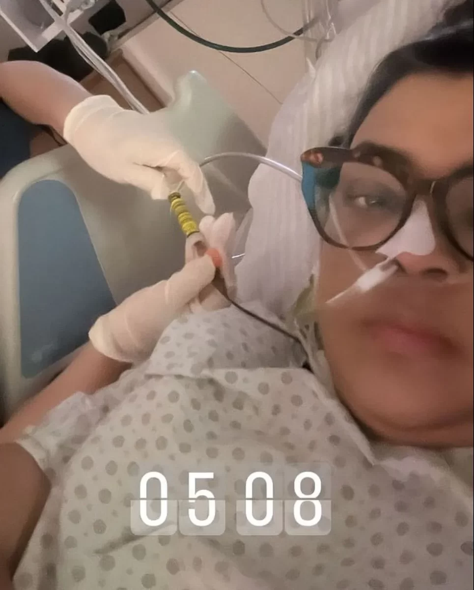 Trecho dos stories de Preta Gil no hospital, recebendo cuidados da enfermeira