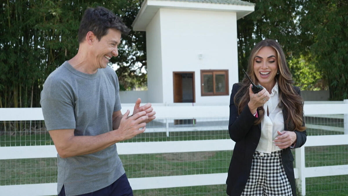 Rodrigo Faro ao lado de Nicole Bahls, em trecho do Hora do Faro