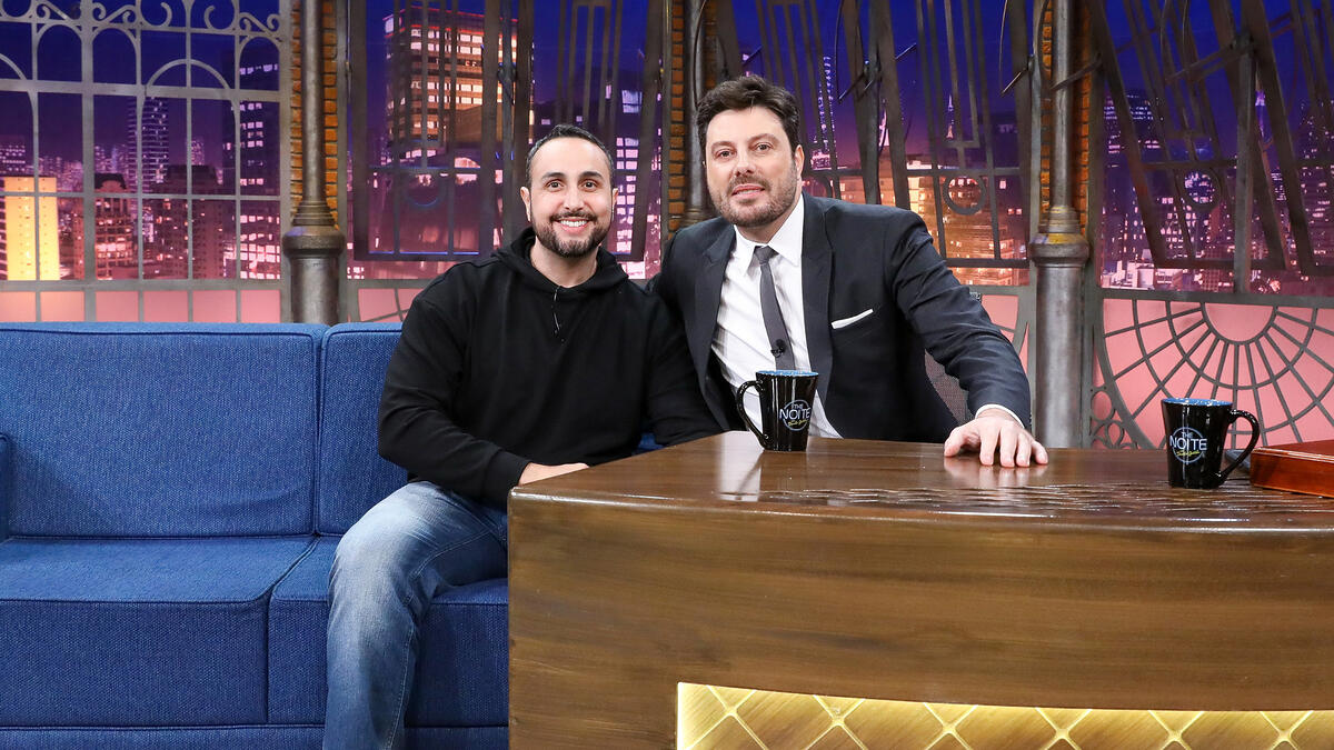 Rodrigo Góes e Danilo Gentili no programa The Noite