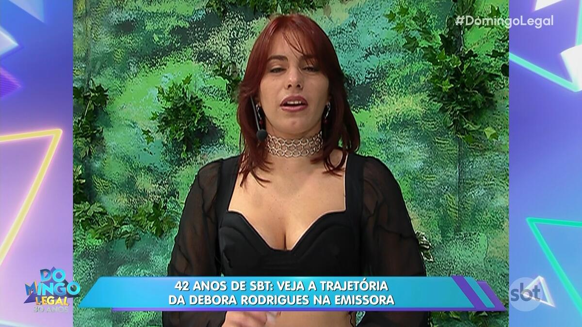 Débora Rodrigues apresentando o programa Fantasia 