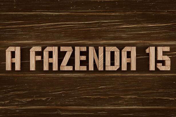 Logo oficial de A Fazenda 15 com detalhes madeirados