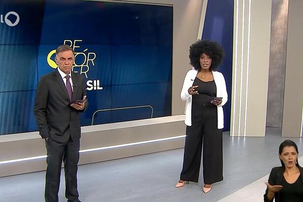 Luiz Carlos Braga ao lado de Maria Paula Sato no cenário do novo Repórter Brasil da TV Brasil